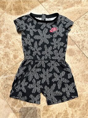 Nike Kids' 18 Months Black/White Patterned Romper with Pink Logo EUC